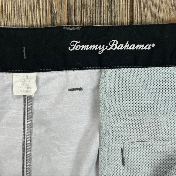 Tommy Bahama Hawaiian Board Shorts in Hula Sunset Quick Dry - Picture 7 of 9